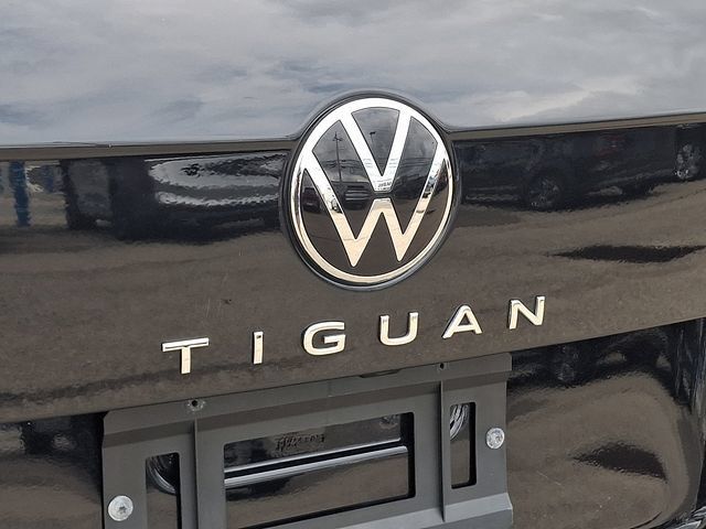 Used 2023 Volkswagen Tiguan SE FWD image 31