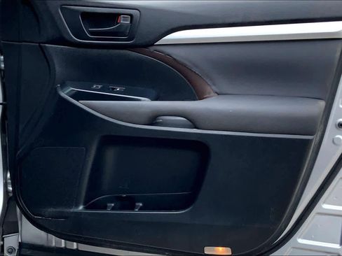 Used 2015 Toyota Highlander LE image 22