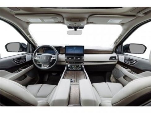 Used 2022 Lincoln Navigator Reserve w/ Monochromatic Package AWD/4WD image 4