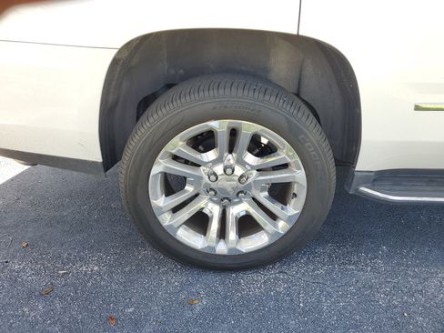 Used 2019 GMC Yukon SLT w/ Premium Edition image 4