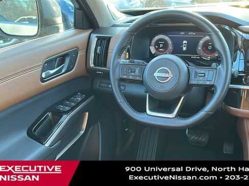 Certified 2025 Nissan Pathfinder Platinum AWD/4WD image 25