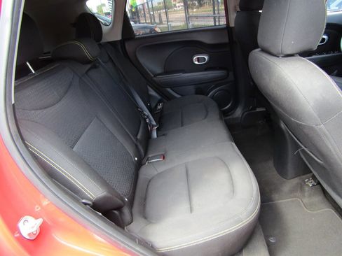 Used 2016 Kia Soul + image 6