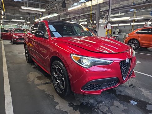 Used 2023 Alfa Romeo Stelvio Veloce AWD/4WD image 2