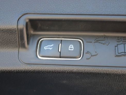 Used 2020 Ford Explorer XLT w/ Equipment Group 202A RWD image 8