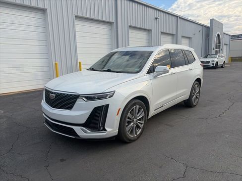 Used 2022 Cadillac XT6 Premium Luxury w/ Platinum Package image 3