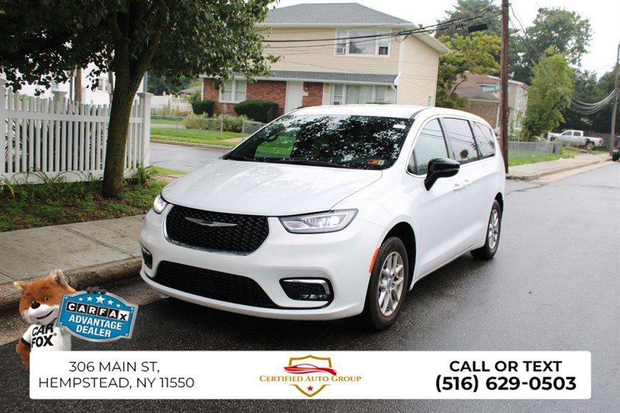 Used 2025 Chrysler Pacifica Select FWD image 3