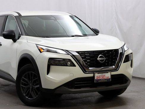 Used 2023 Nissan Rogue S image 2