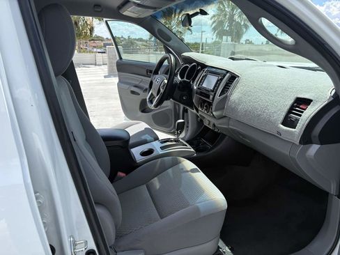 Used 2015 Toyota Tacoma PreRunner w/ SR5 Package image 28