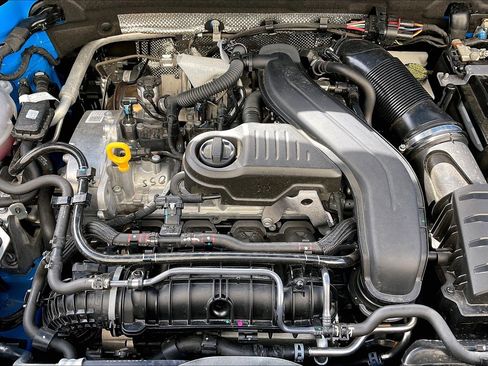 Certified 2025 Volkswagen Taos SE image 32