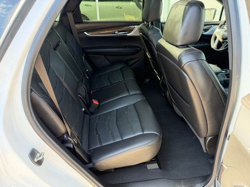 Used 2022 Cadillac XT5 Premium Luxury w/ Platinum Package AWD/4WD image 5