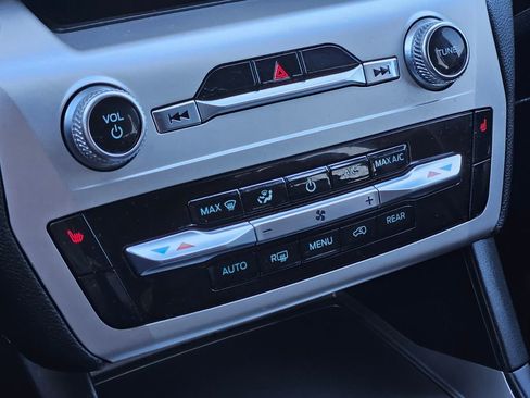 Used 2022 Ford Explorer XLT image 20