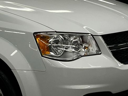 Used 2020 Dodge Grand Caravan SE w/ Rear Park Assist Package FWD image 34