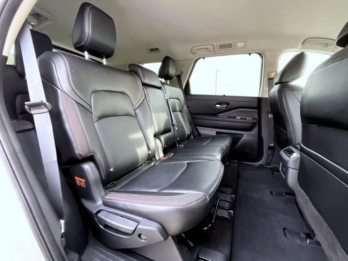 Used 2024 Nissan Pathfinder SL image 22