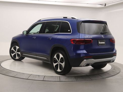 New 2026 Mercedes-Benz GLB 250 image 2