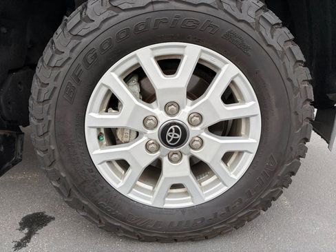 Used 2024 Toyota Tacoma SR5 AWD/4WD image 30
