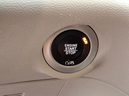 Used 2023 Chrysler Voyager LX image 23