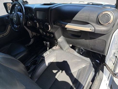 Used 2016 Jeep Wrangler 75th Anniversary image 25