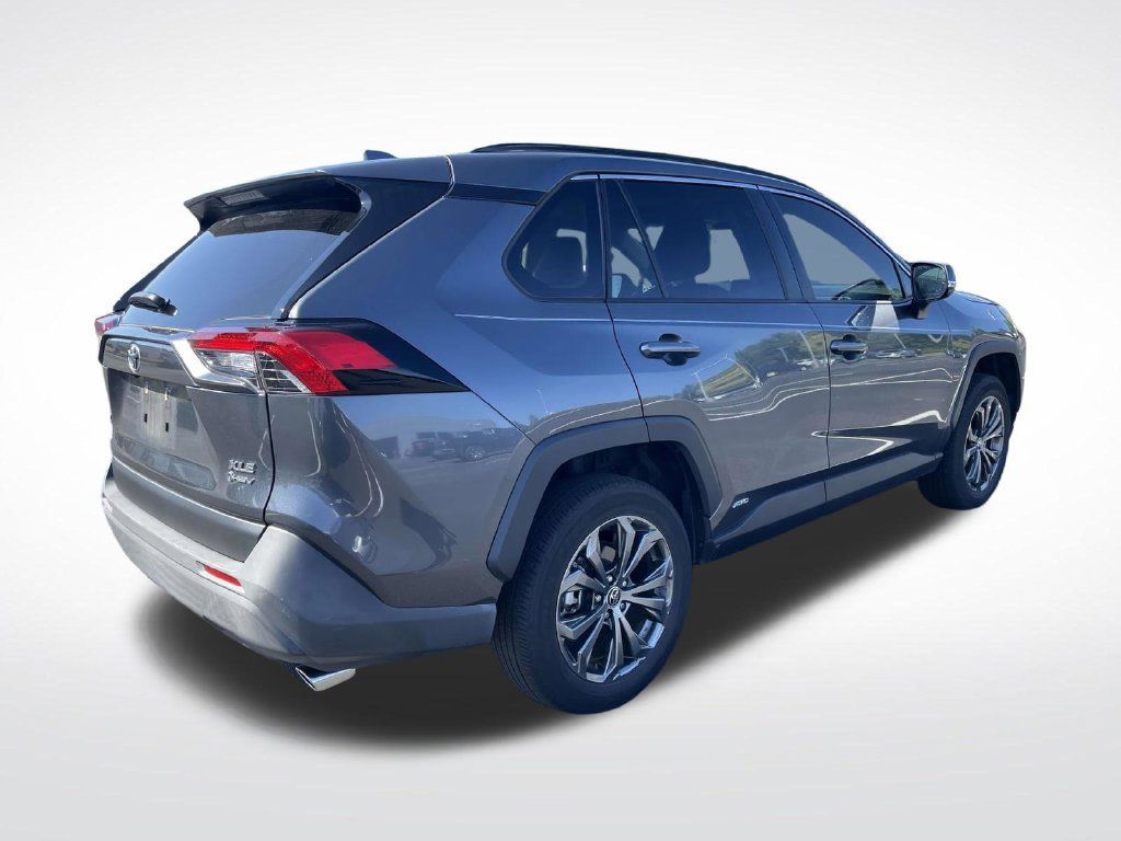 Used 2025 Toyota RAV4 XLE Premium w/ Weather Package AWD/4WD image 8