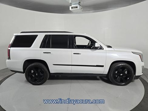Used 2018 Cadillac Escalade Platinum AWD/4WD image 11