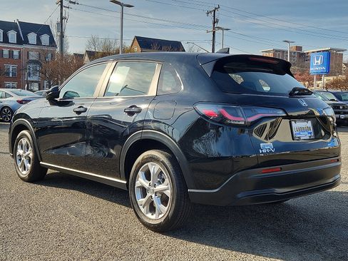 Used 2023 Honda HR-V LX image 6