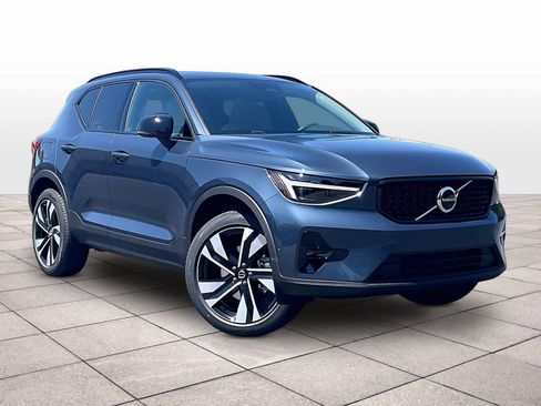 New 2026 Volvo XC40 B5 Plus w/ Protection Package Premier AWD/4WD image 2
