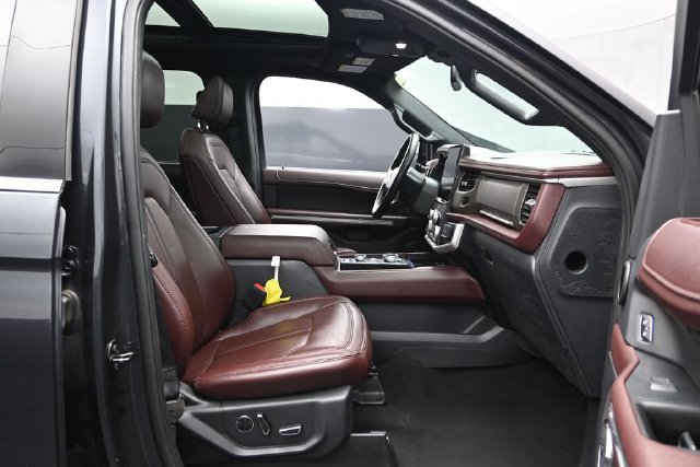Used 2024 Ford Expedition Limited AWD/4WD image 32