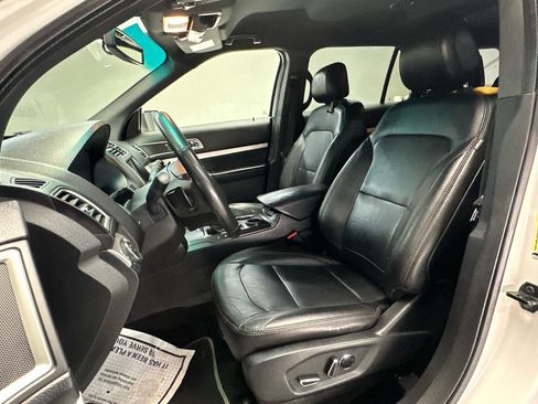 Used 2016 Ford Explorer XLT w/ Equipment Group 202A FWD image 17