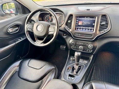Used 2020 Jeep Cherokee Trailhawk w/ Cold Weather Group AWD/4WD image 16