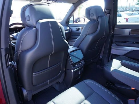 New 2026 Cadillac Vistiq Luxury image 11