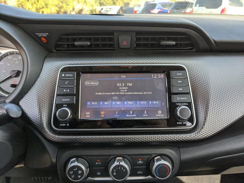 Used 2018 Nissan Kicks S image 19