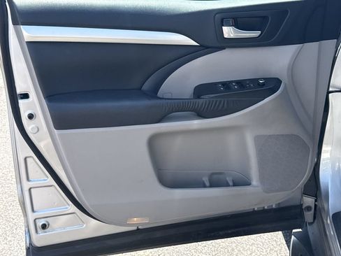 Used 2016 Toyota Highlander XLE FWD image 10