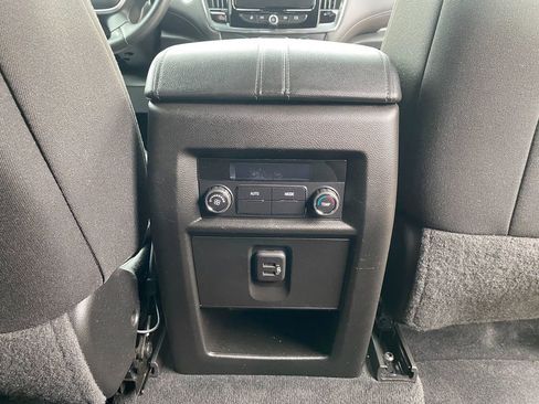 Used 2023 Chevrolet Traverse LT image 28