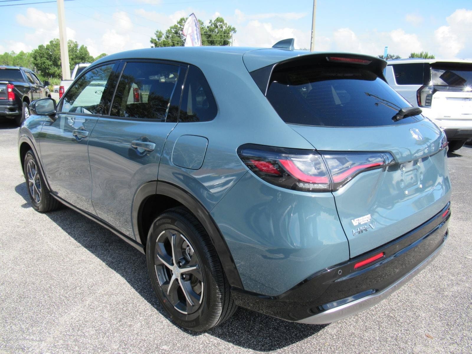 Used 2025 Honda HR-V EX-L image 8