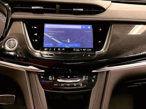 Used 2024 Cadillac XT6 Sport w/ Technology Package AWD/4WD image 31
