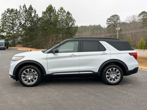 New 2026 Ford Explorer Platinum image 11
