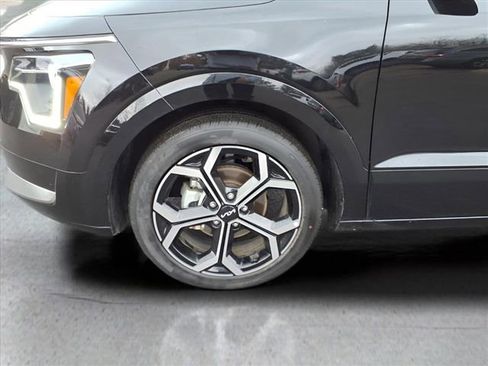 Used 2024 Kia Niro EX Touring image 10