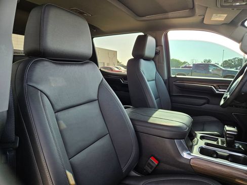 Used 2023 Chevrolet Silverado 1500 LT Trail Boss w/ LT Trail Boss Premium Package AWD/4WD image 14