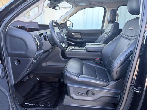 Certified 2025 Ford Expedition Platinum image 24