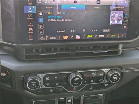 Certified 2025 Jeep Gladiator Sport image 12