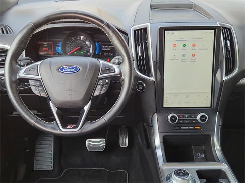 Used 2022 Ford Edge ST image 23