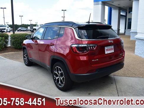Used 2025 Jeep Compass Limited AWD/4WD image 8