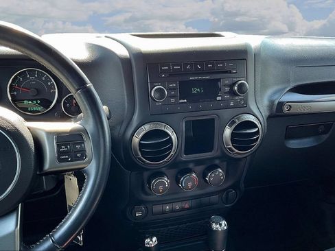 Used 2018 Jeep Wrangler Unlimited Sport AWD/4WD image 9