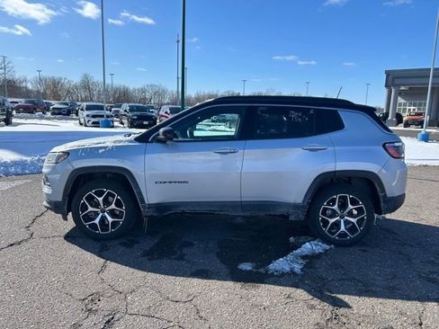 Used 2025 Jeep Compass Limited image 2
