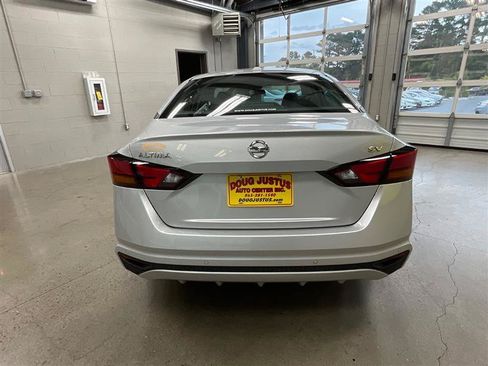 Used 2022 Nissan Altima 2.5 SV FWD image 4