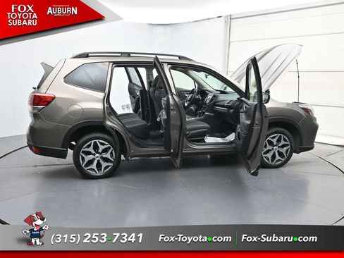 Used 2021 Subaru Forester Premium AWD/4WD image 39