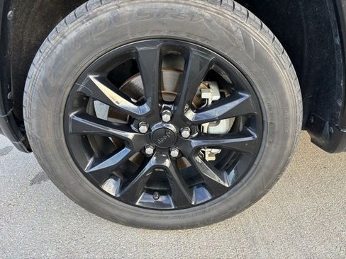 Used 2021 Jeep Grand Cherokee Laredo X image 9