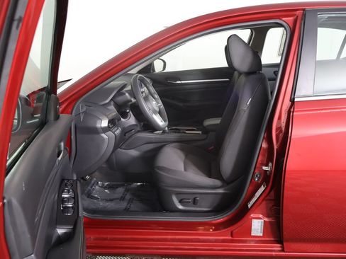 Used 2023 Nissan Altima 2.5 SV FWD image 25