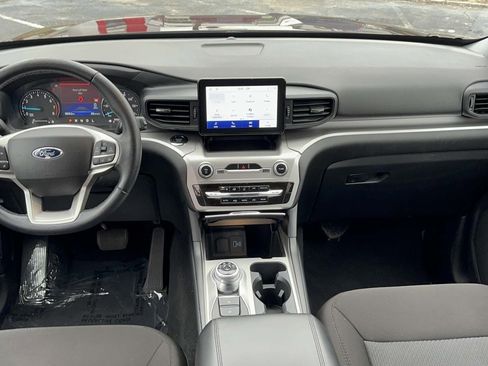 Used 2022 Ford Explorer XLT image 12