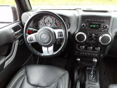 Used 2016 Jeep Wrangler Unlimited Rubicon AWD/4WD image 22