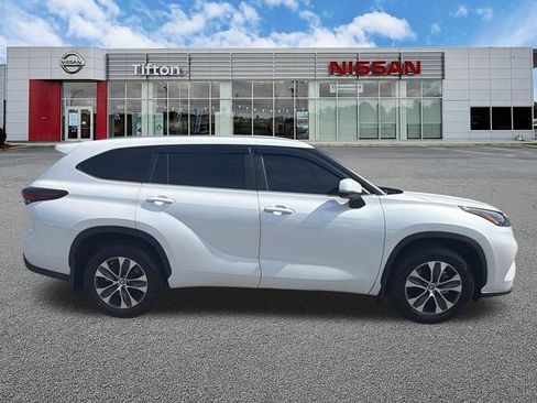 Used 2026 Toyota Highlander XLE AWD/4WD image 8